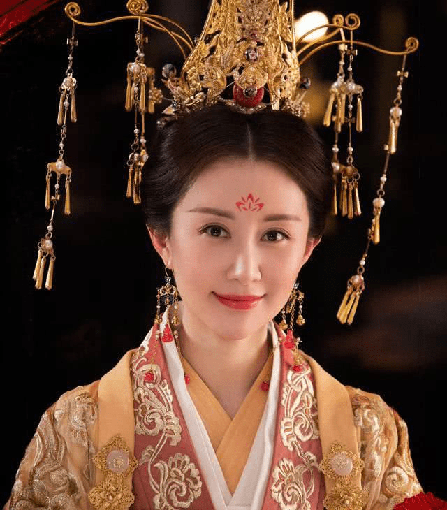 古代史中很幸福的女人,刘秀妻子阴丽华排第三,而她却是排在首位
