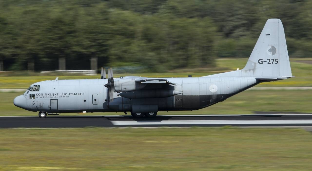 原创头号强国战术空运力量的核心,c-130"大力士"运输机曾在60多个国家