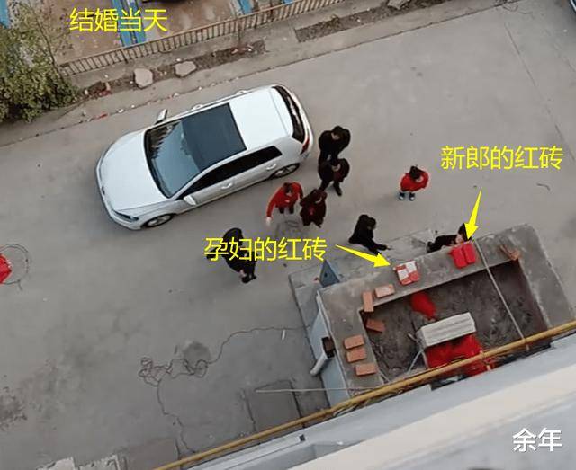 并且撕掉了楼下孕妇家结婚时贴的龙虎字,又移动了门头红砖的位置,被楼