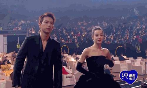 原创微博之夜李现迪丽热巴像干架 男神女神喜获年度魅力价值人物奖