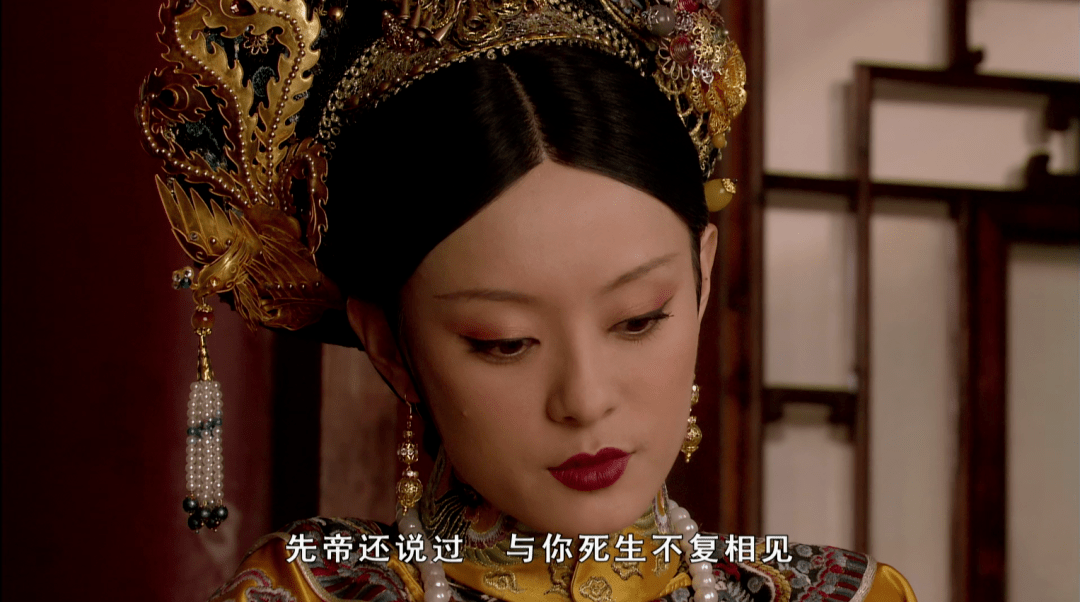 甄嬛回答皇后:皇上的确答允过太后,永不废后,他也的确做到了.