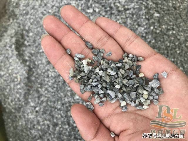 普通石子粒径10-20mm的即可,透水率要求高于25%的混