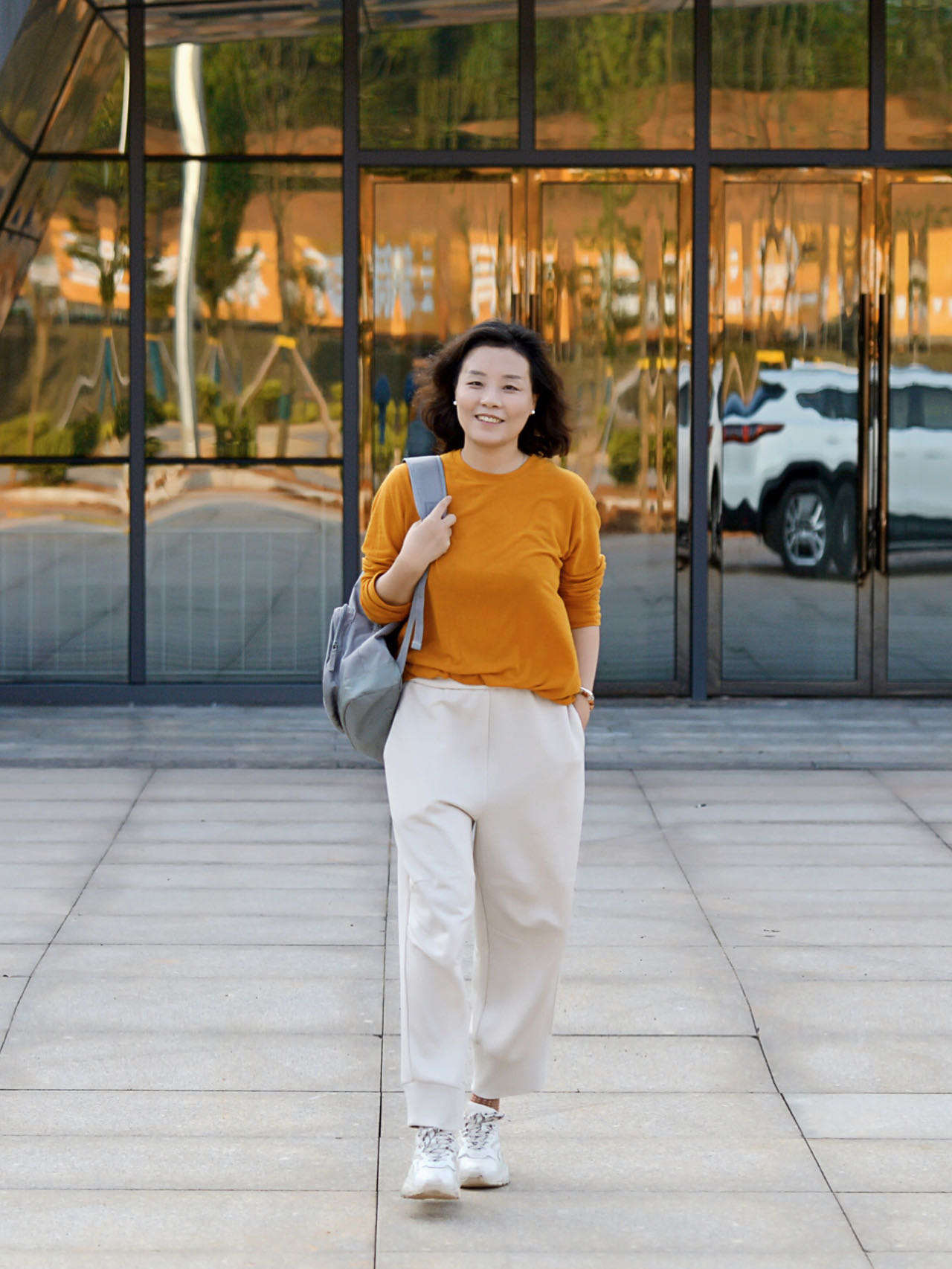 原创微胖女性早春怎么穿?学习这些50 女性的穿搭,时髦优雅还显瘦