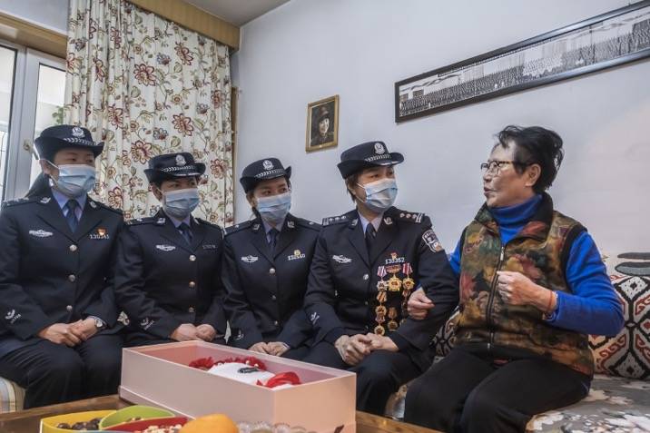 迎三八妇女节 传承红色基因 筑牢忠诚警魂"_娄玉芬