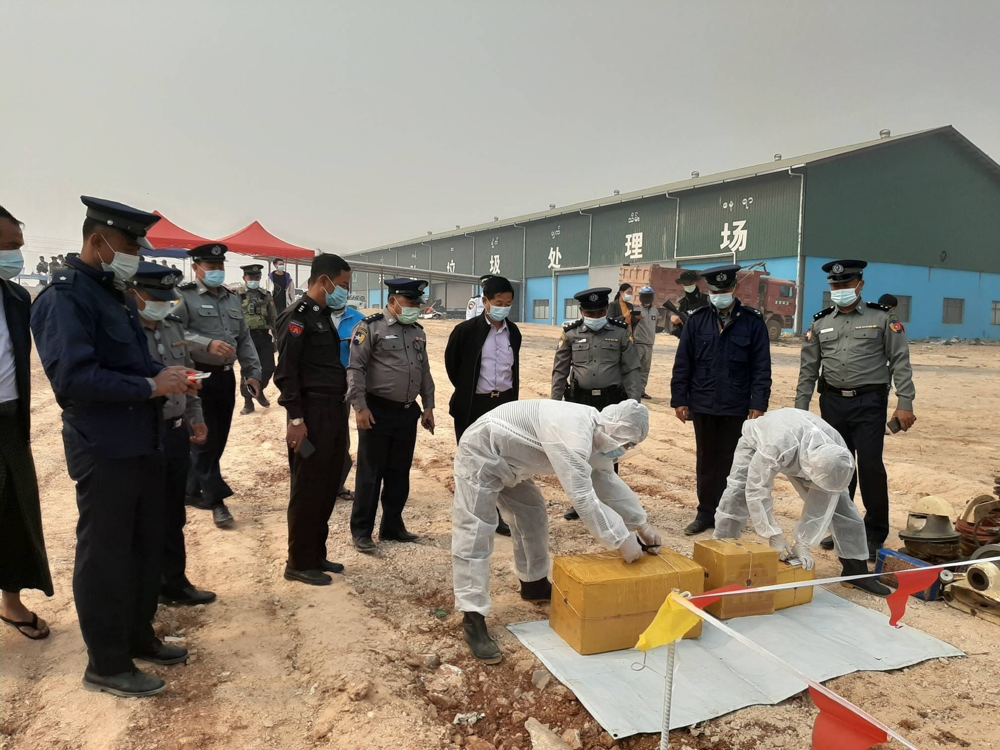 价值为4648万缅币,刚被指定为果敢自治区主席的吴敏瑞(李正福)也前往