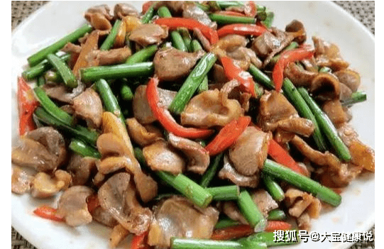 蒜苔炒鸡胗