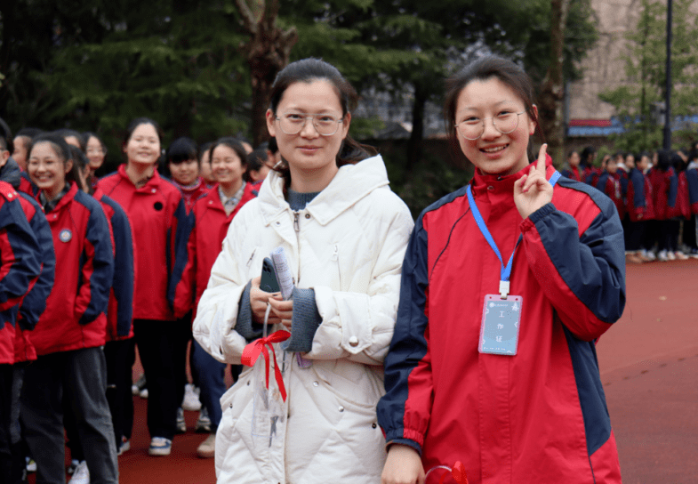 江苏省海门中学隆重举行庆祝"三八"国际妇女节活动