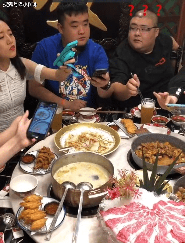 29岁网红"泡泡龙"于海龙去世,网友预言竟然成真,暴饮暴食身体早晚出