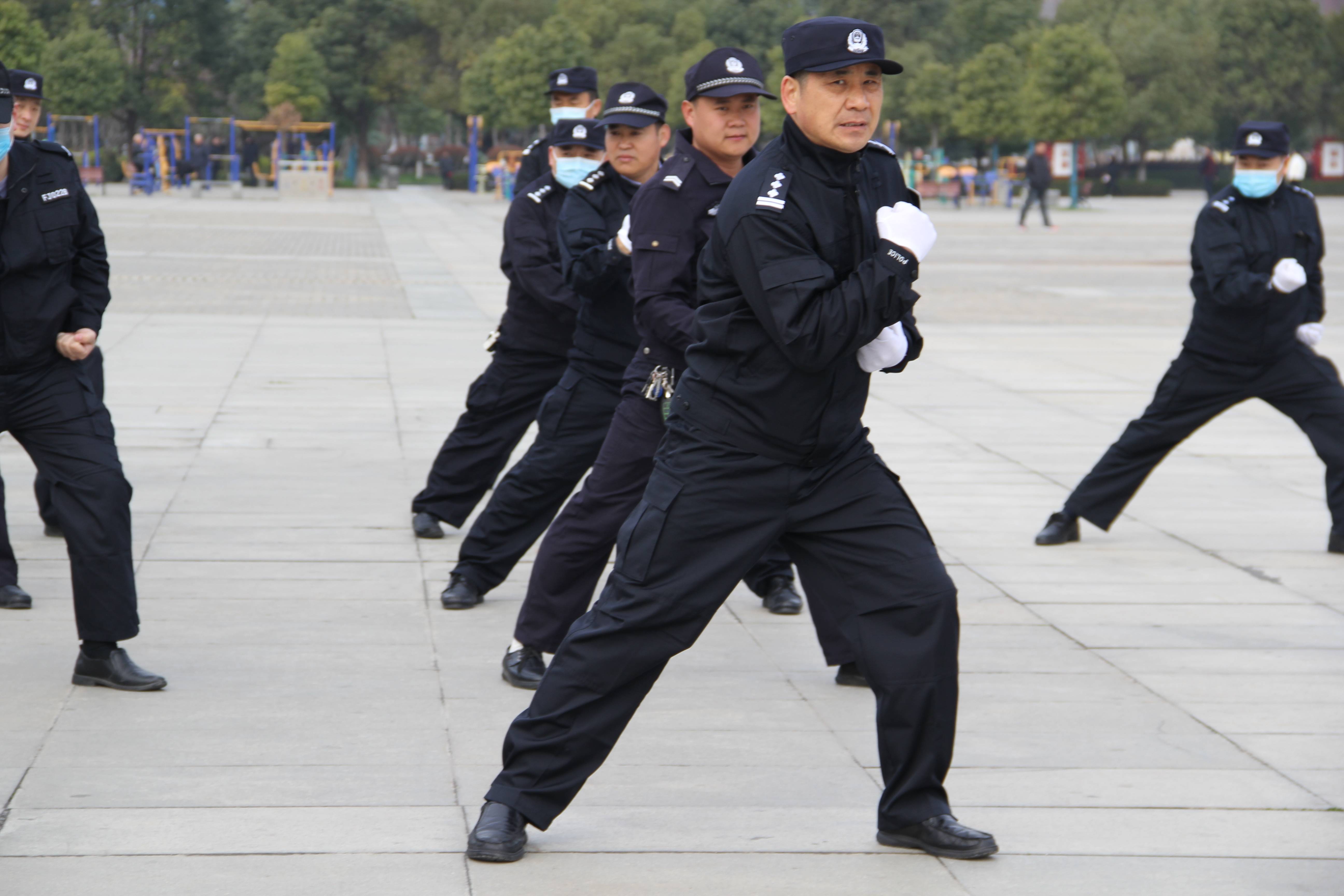 经济开发区公安分局参加市公安局举办"警体拳"会操活动