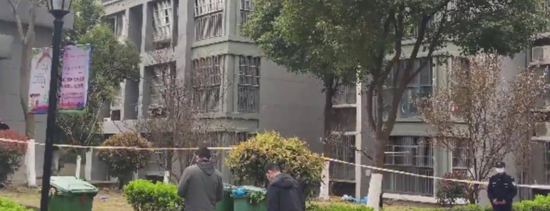 合肥女子携4岁女儿和1岁儿子从24楼坠落,三人都已死亡