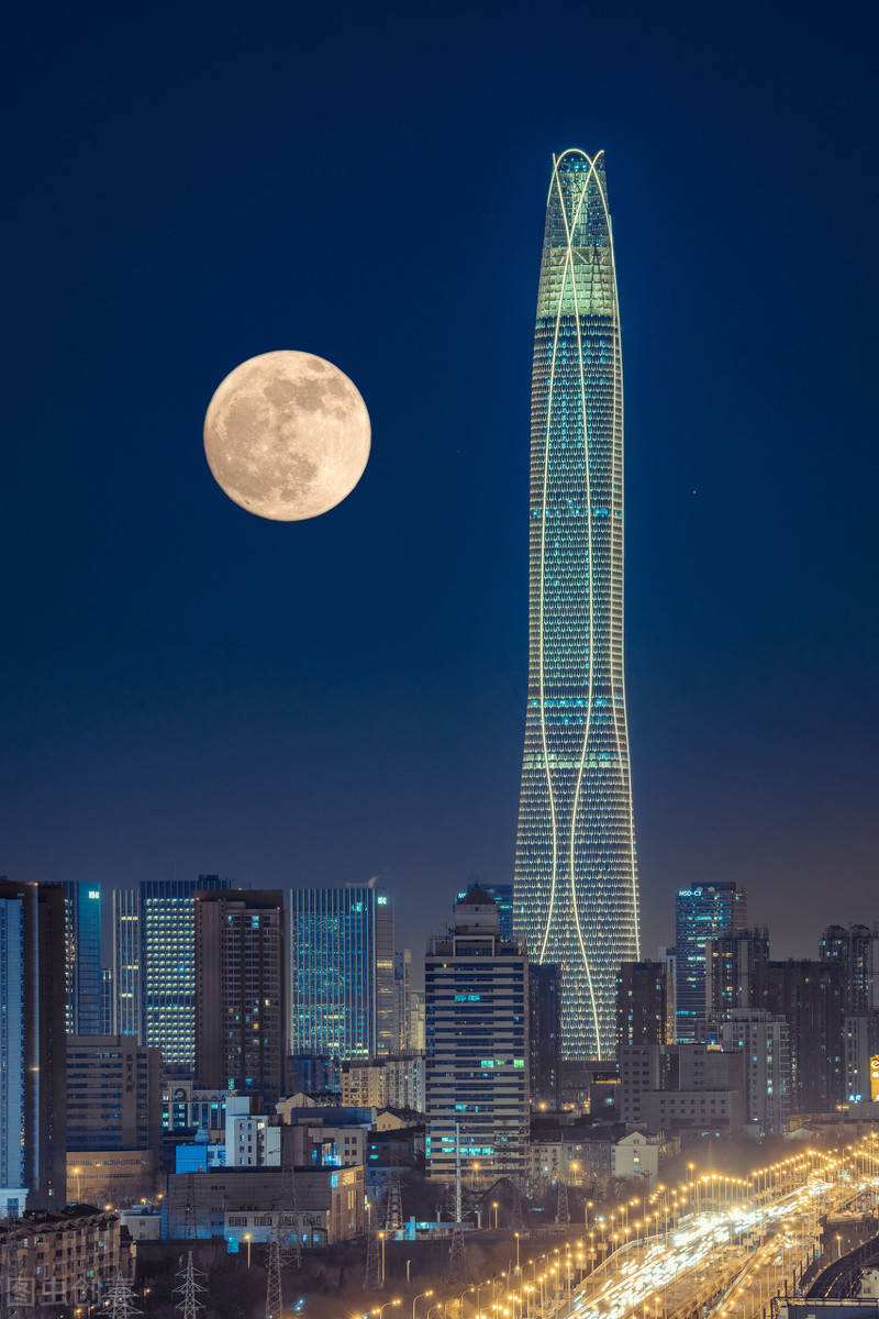 1米,共118层)原本设计为660米高的平安金融中心,因为航空限高所致