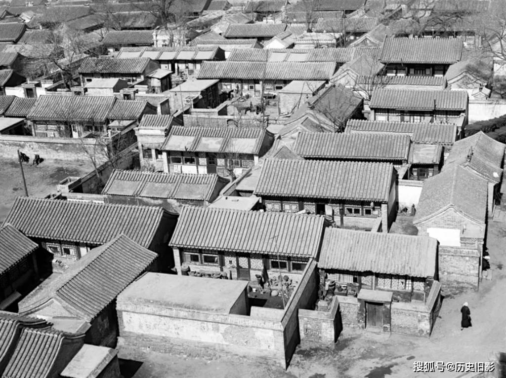 1945年的老北京四合院,俯瞰整齐有序的传统建筑