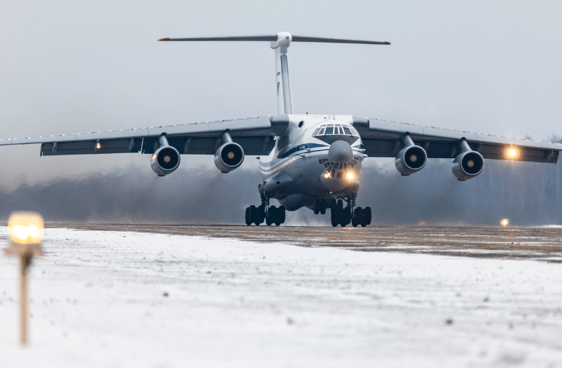 俄罗斯空军伊尔76运输机进行飞行训练