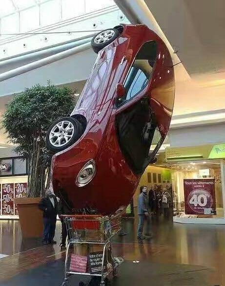 搞笑图片:世界上最大的车就是媳妇的购物车,什么都能装得下.