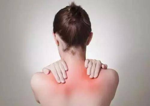 肩胛骨疼痛不容小觑,或是多种疾病的征兆!