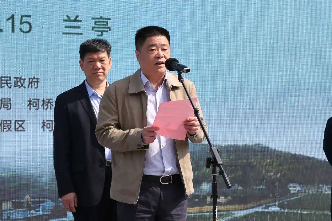 柯桥区人民政府副区长马亦忠宣布平水日铸茶开茶!