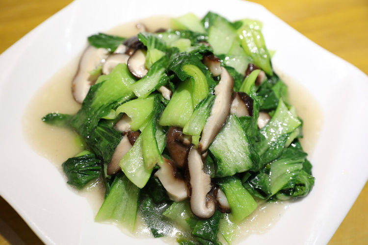 香菇炒青菜,出锅前记得多做1步,香菇鲜香入味,青菜翠绿可口