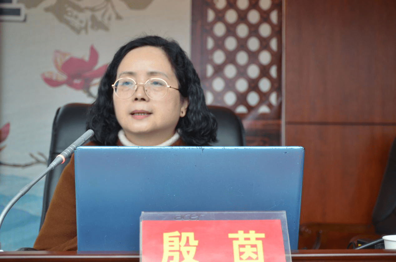 县委党校老师殷茵进行授课"一把手"黄辉上党课观看警示教育片《越界
