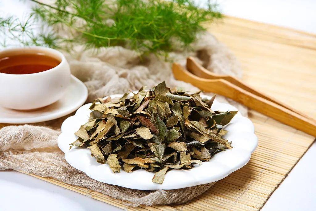 三,枇杷叶泡水
