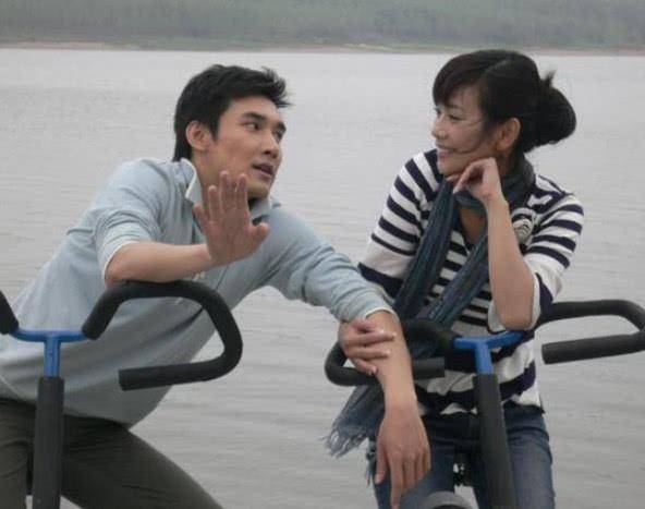 2006年,陈松伶因为与张铎合作电视剧《血未冷》而擦燃爱火