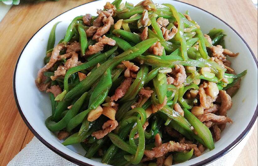 扁豆角炒肉丝的家常做法,只需要几分钟出锅,下饭超级美味