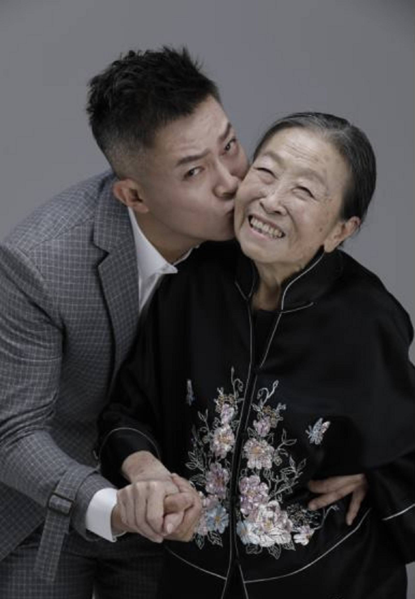 75岁张少华因病去世,贾玲杨洋等明星悼念,杨志刚送干妈最后一程