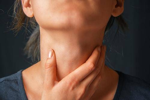 甲状腺癌很会"藏",注意:除了脖子肿块,还需注意4个异常