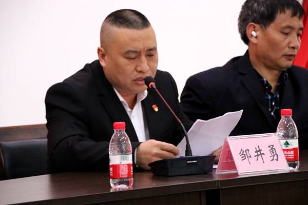 管理所副所长王学功,江津区民营经济协会党委书记,常务副会长郑泽林