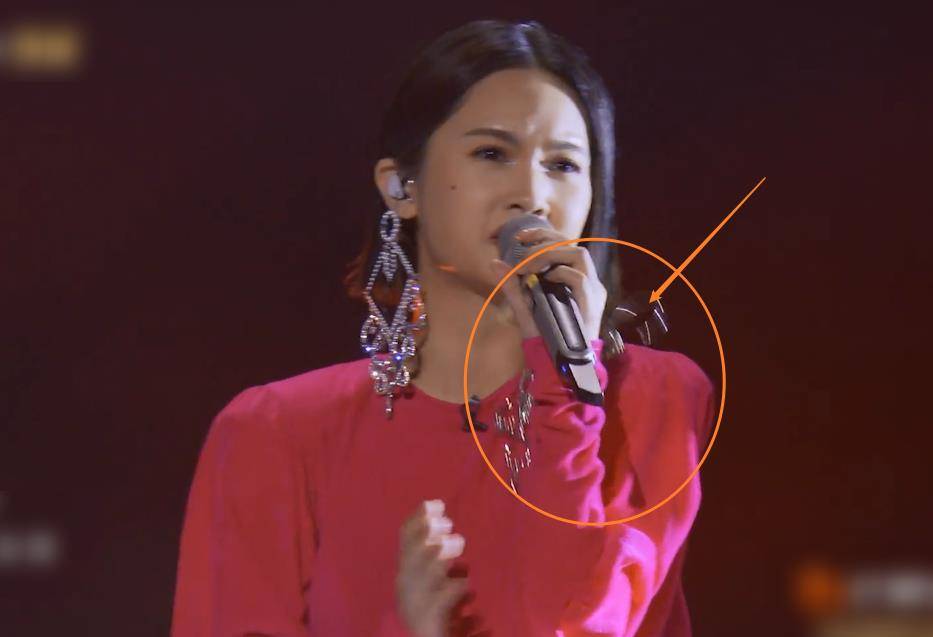 恍惚间让人以为自己是在听演唱会现场,不得不承认杨丞琳的唱功确实了