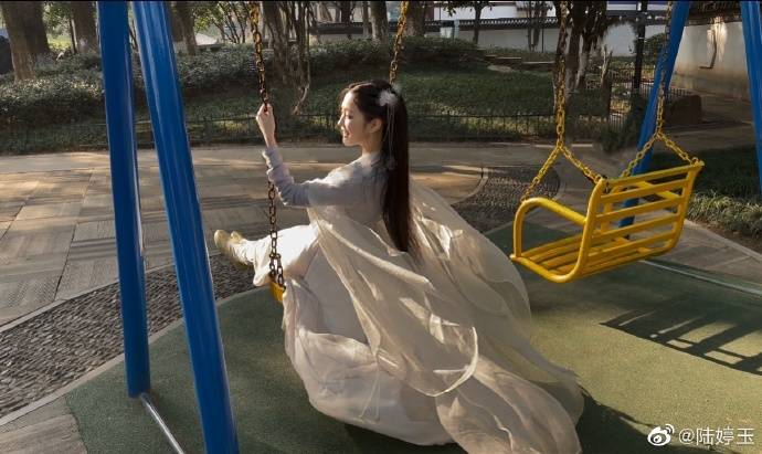 陆婷玉最新工作照曝光 网友:撞脸唐嫣_陆望舒