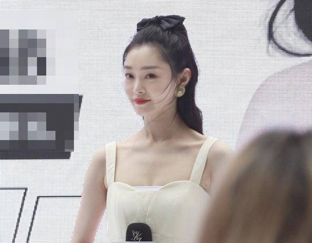 宋轶真人能有多漂亮?生图白到发光,女明星果然和普通人有"壁"