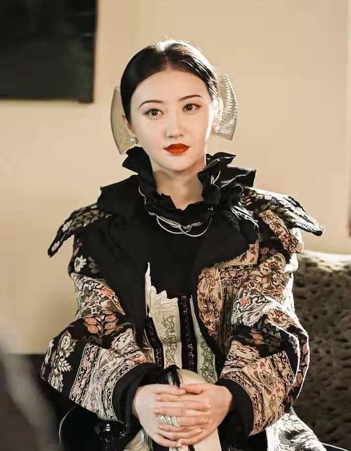 司藤景甜又换新发型美丽不可方物白英的新造型甜美又温柔
