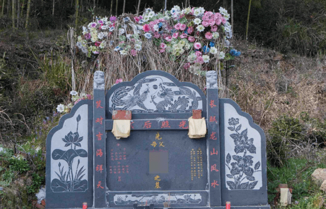 农村祖坟立墓碑,碑文上"故显考妣"是啥意思,其实暗藏死者信息
