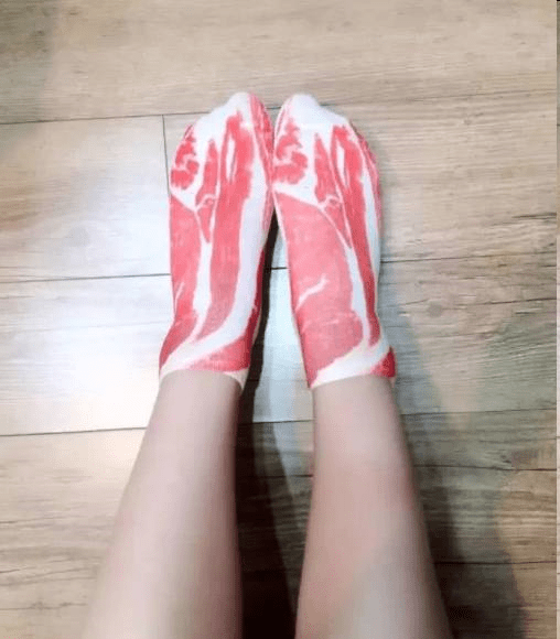 搞笑图片一双肉丝袜让我戒掉猪肉