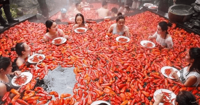 搞笑图片:哪位女孩能夺冠?哪里的女孩最能吃辣椒?