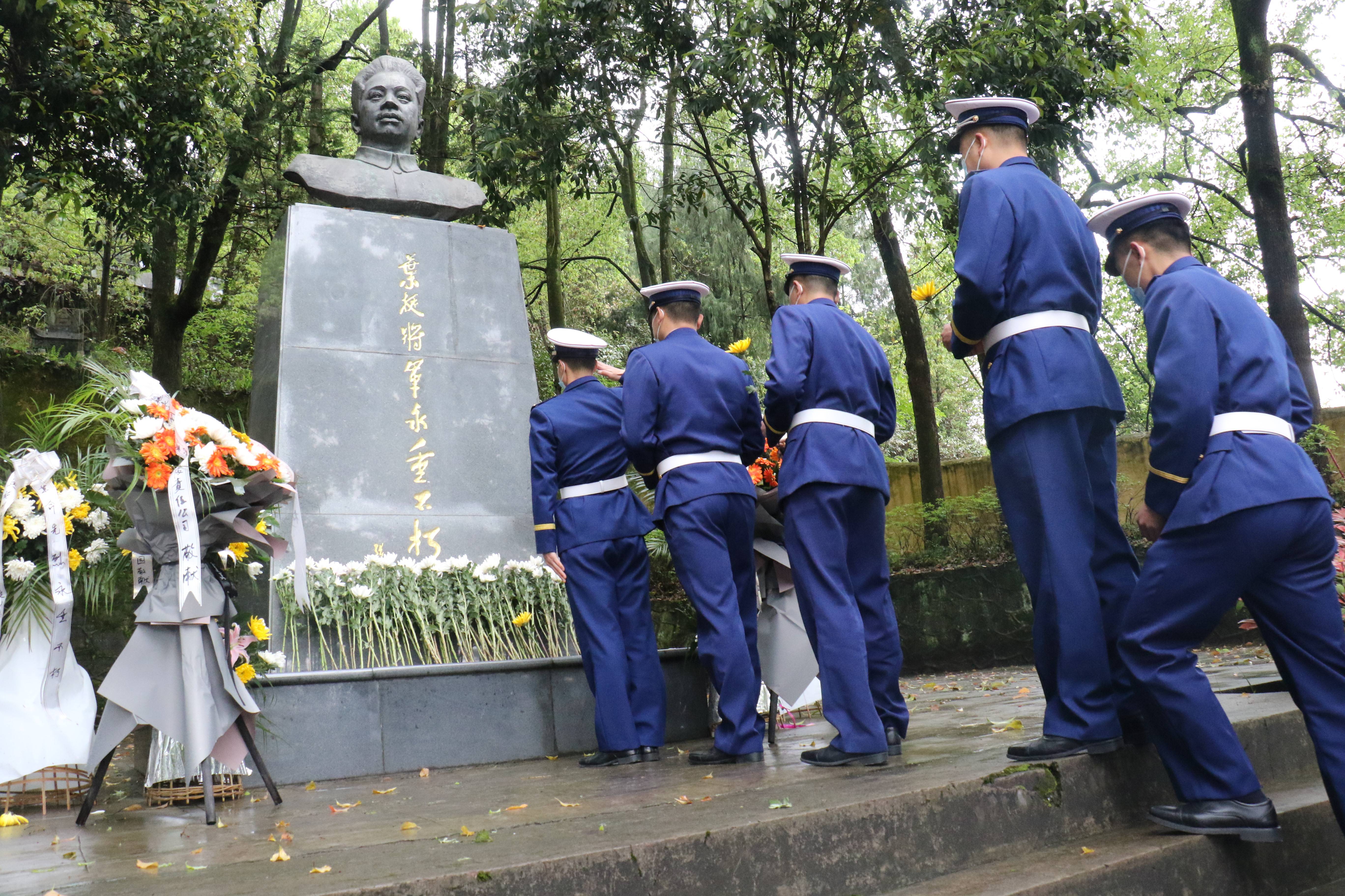 "学党史 忆先烈"——恩施市消防救援大队开展缅怀祭奠