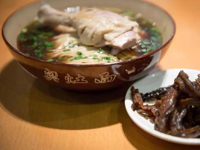 胥城大厦的奥灶面向来是