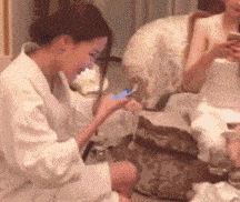 原创搞笑gif讲真的对于这样会射箭的妹子我是真的一点抵抗力都没有啊