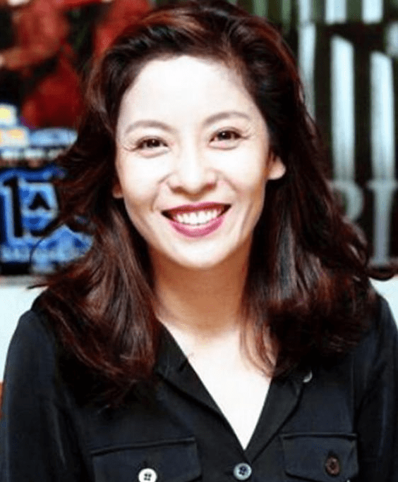 霸气的陈岚:3次与死神擦肩而过,拒嫁首富之子,丁佩退位让出向华强