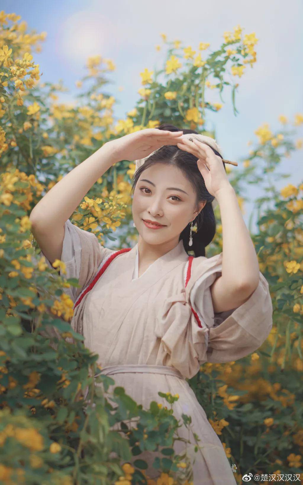 汉服小仙女喜看稻菽千重浪