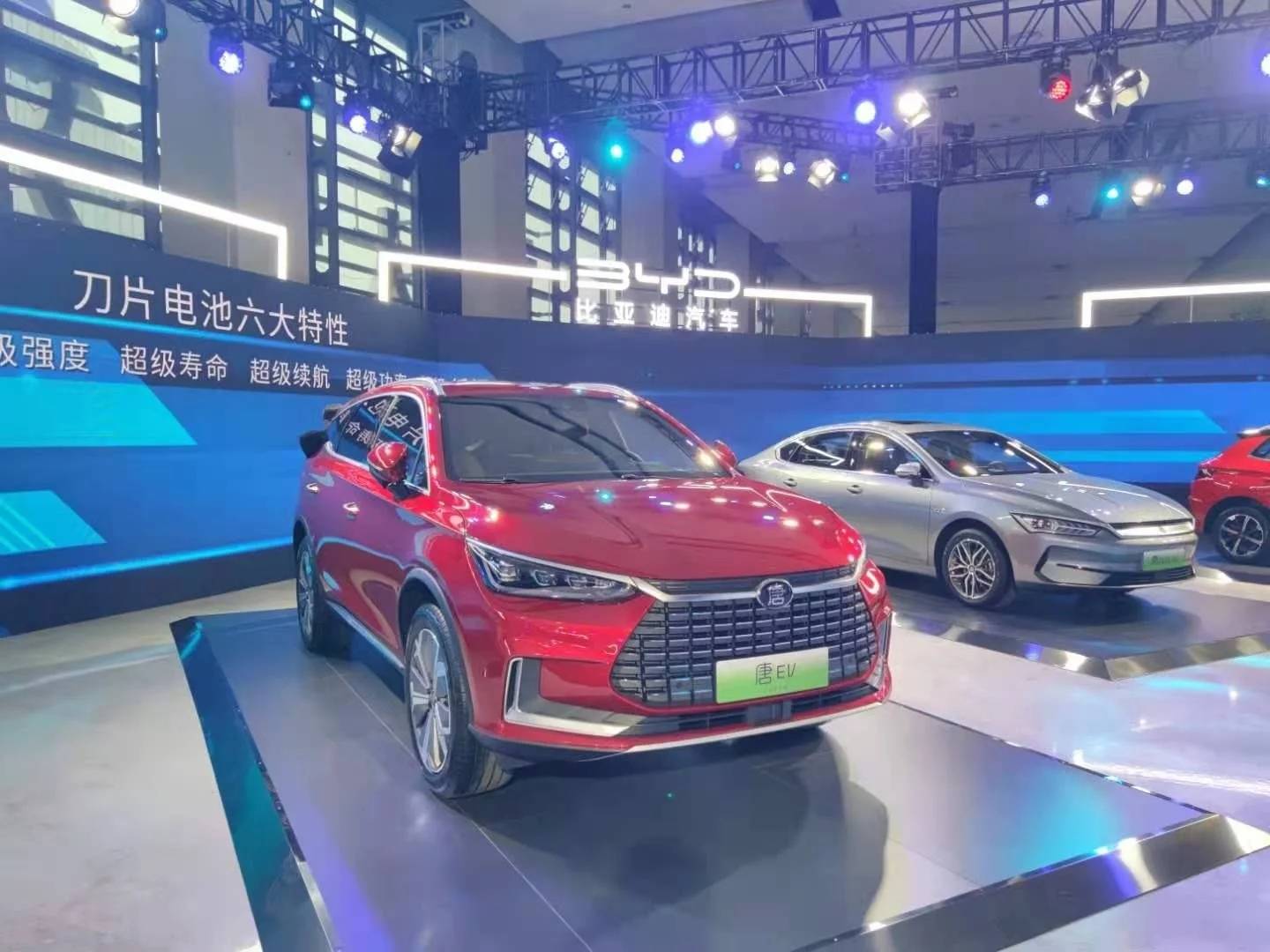 比亚迪刀片电池汽车——赋能新能源汽车行业极致安全新高度
