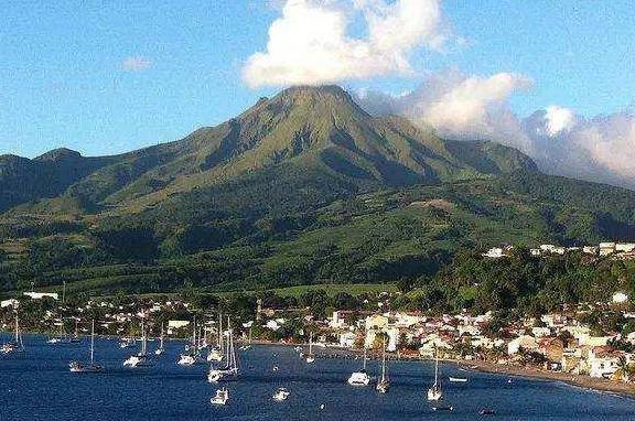 世界上最危险的火山大盘点随时可能喷发威力达两万枚原子弹