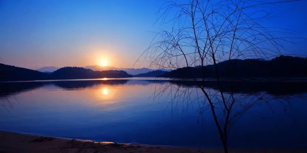 今夜,湖水荡漾