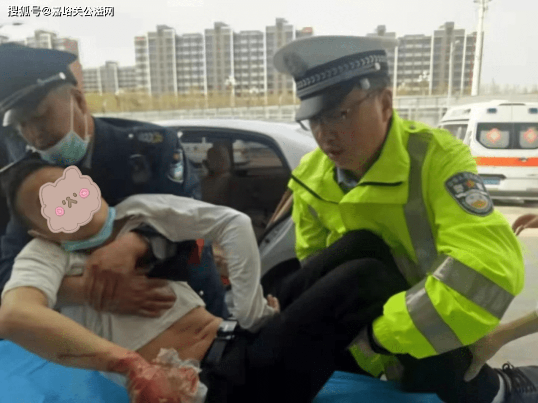 嘉峪关发生一起交通事故交警急速救援