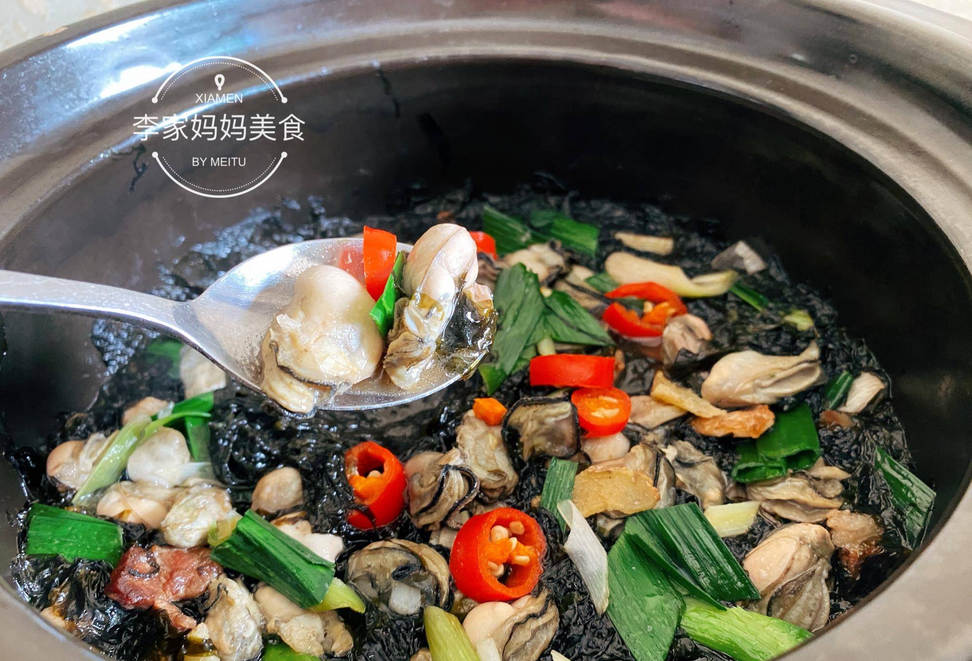 闽南人爱吃的一道家常菜,2种海鲜焖一锅,营养又解馋,越吃越香