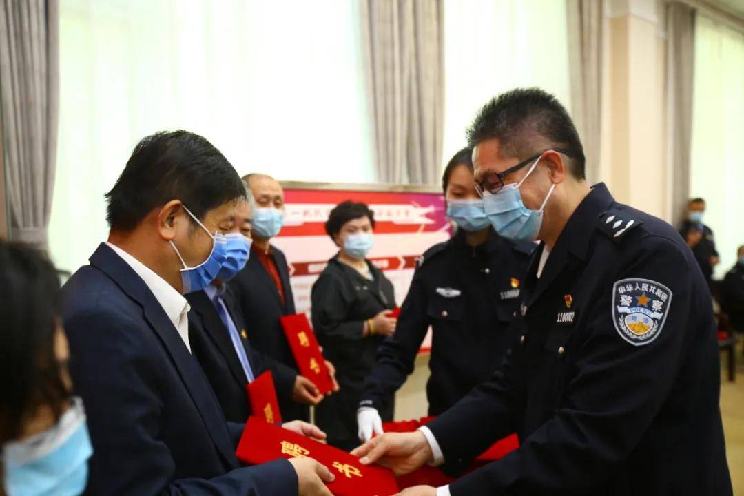 垦华监狱开展法治宣传"进军营,进学校,进家庭"活动;清园监狱编发