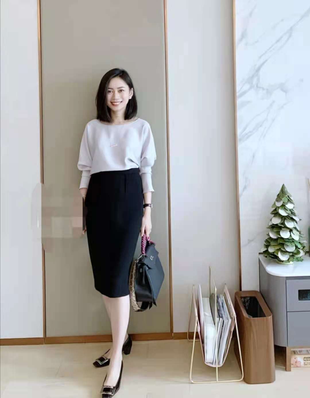 黑色裙子配什么颜色上衣好看