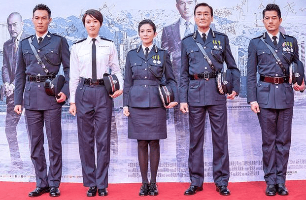 中国香港地区,警察的警服上,为何都有一根不同的绶带?