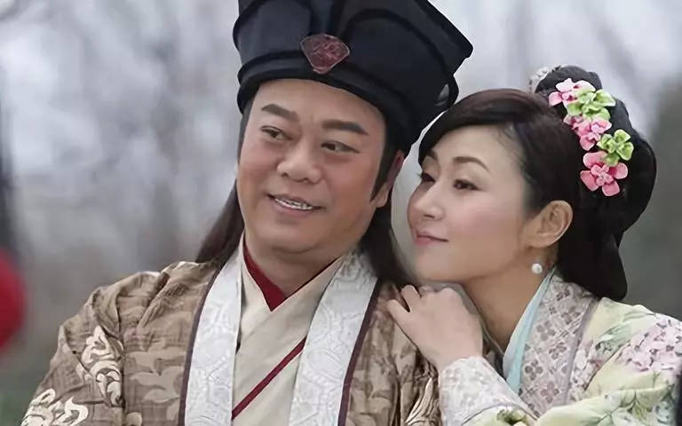 tvb收视福将欧阳震华,不为人知的上位史,曾是情欲片最佳男主?