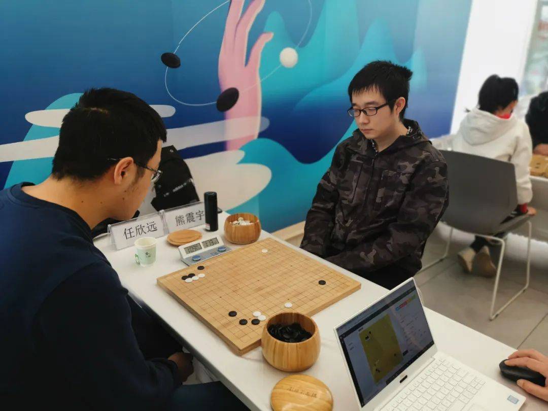 棋只要放活黑棋,稳稳收官即可轻松取胜,奈何熊震宇似乎看漏了一个局部